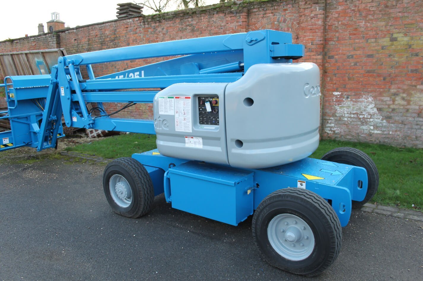 Genie Z45/25 Bi Energy Articulated Boom Manufactured 2014